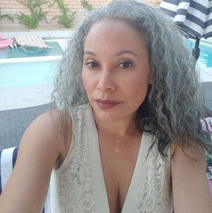 Meet your Posher, Lindra